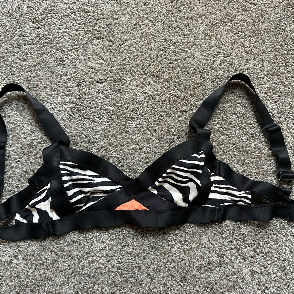 Black and printed bra with a touch of coral. Too small for me